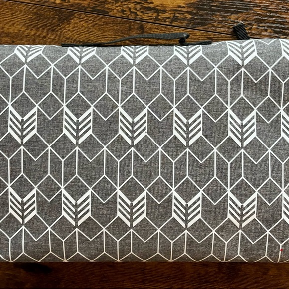 Lekebaby portable diaper pad. Silver, grey and black. - Picture 2 of 9